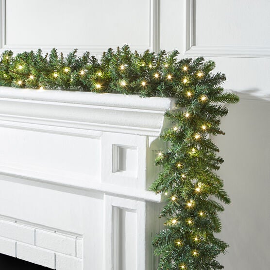 Pre-Lit Arrow-Tip 9' Garland, GREEN, hi-res image number null