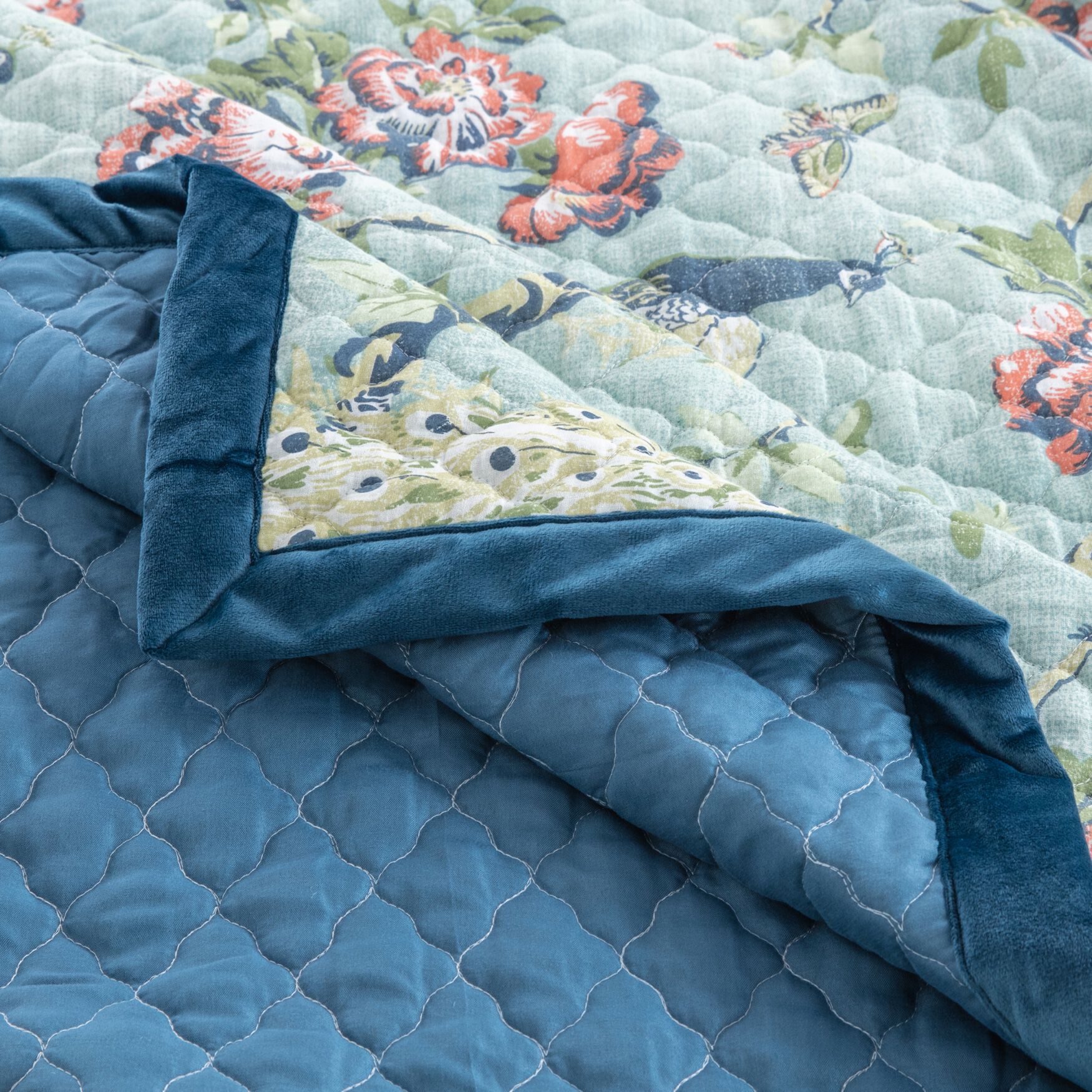 Pavona Quilted Throw Blanket, , alternate image number 5
