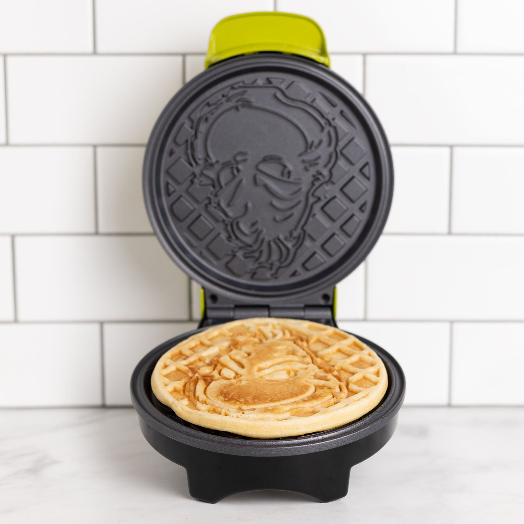  Dr. Seuss The Grinch Waffle Maker, GREEN, alternate image number 2