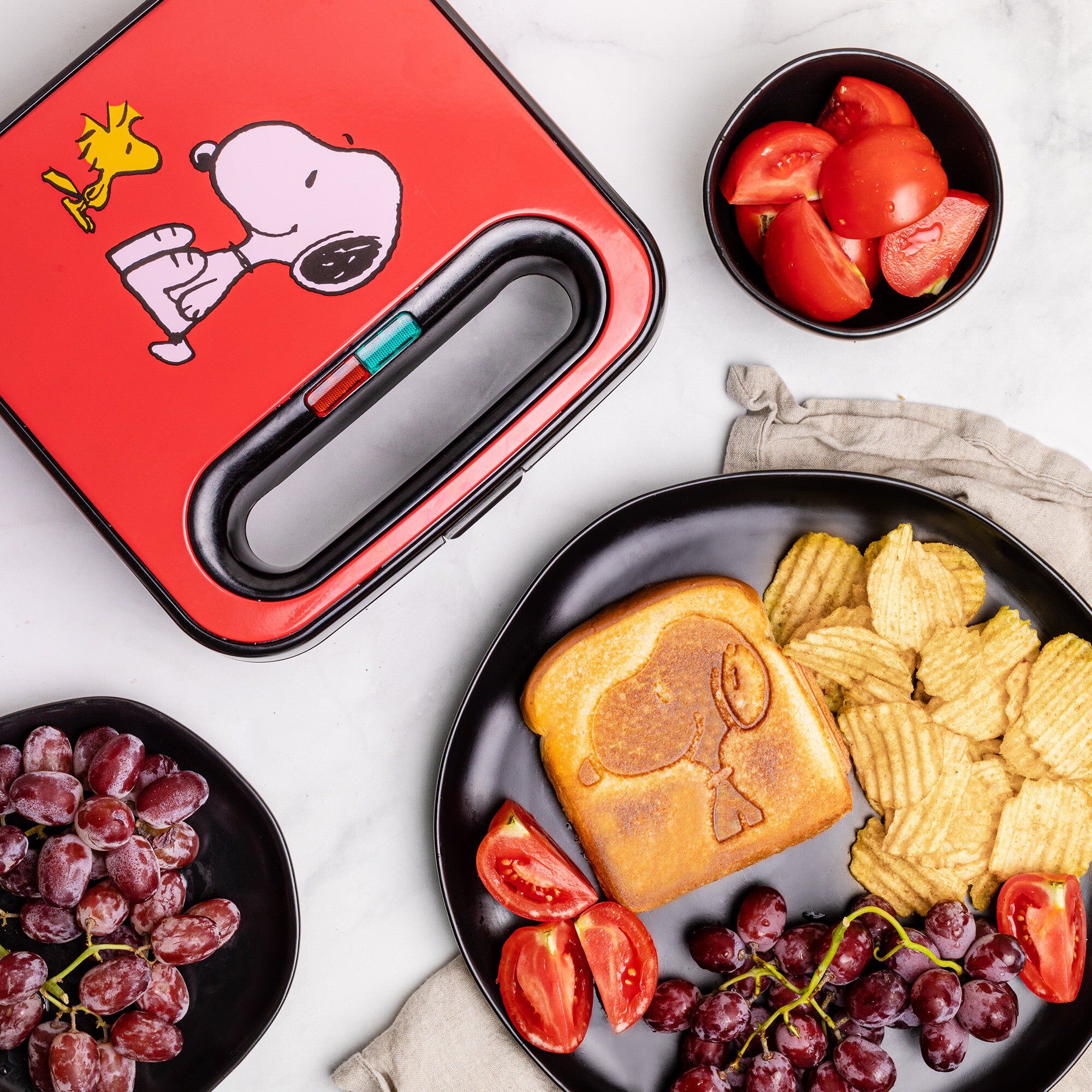 Uncanny Brands Peanuts Snoopy Sandwich Maker - Thumbnail 5