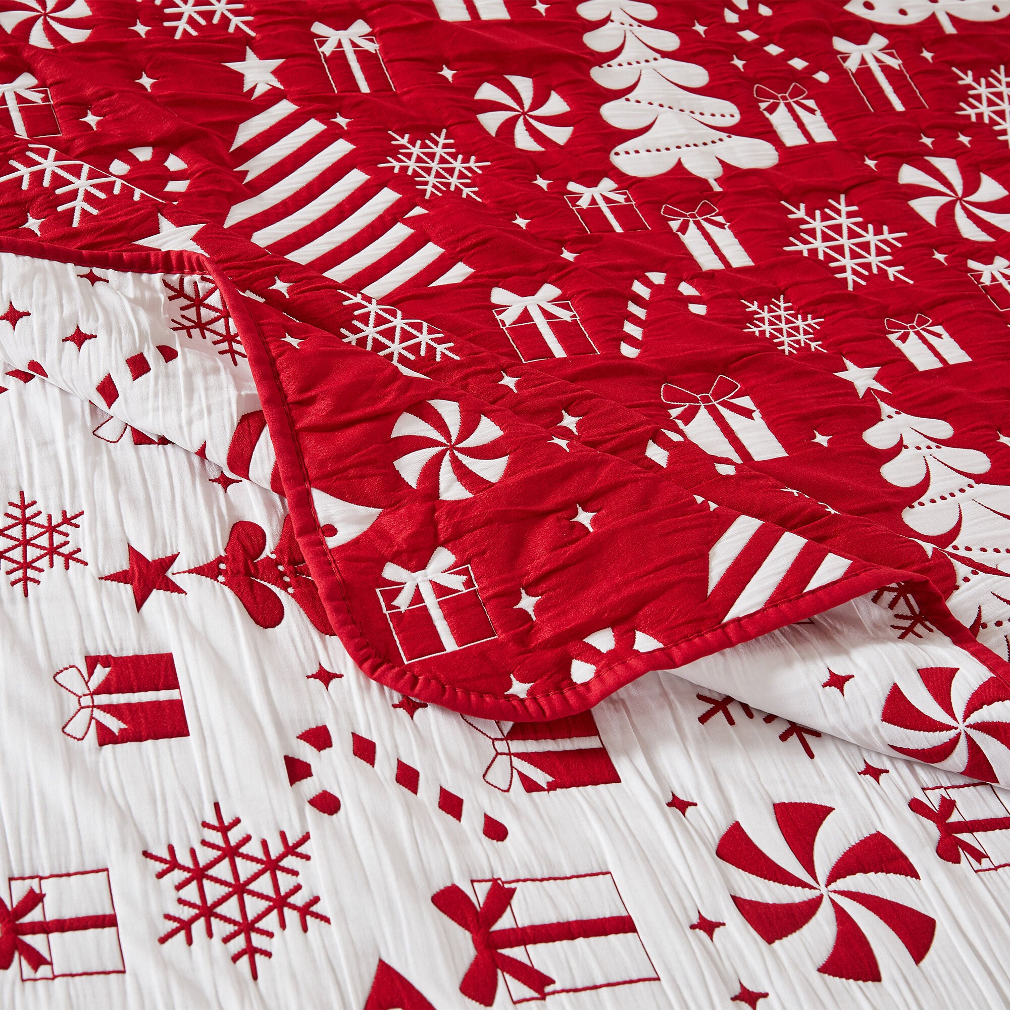 Novelty Holiday Matelass&eacute; Coverlet Set, PEPPERMINT PARTY, alternate image number 3