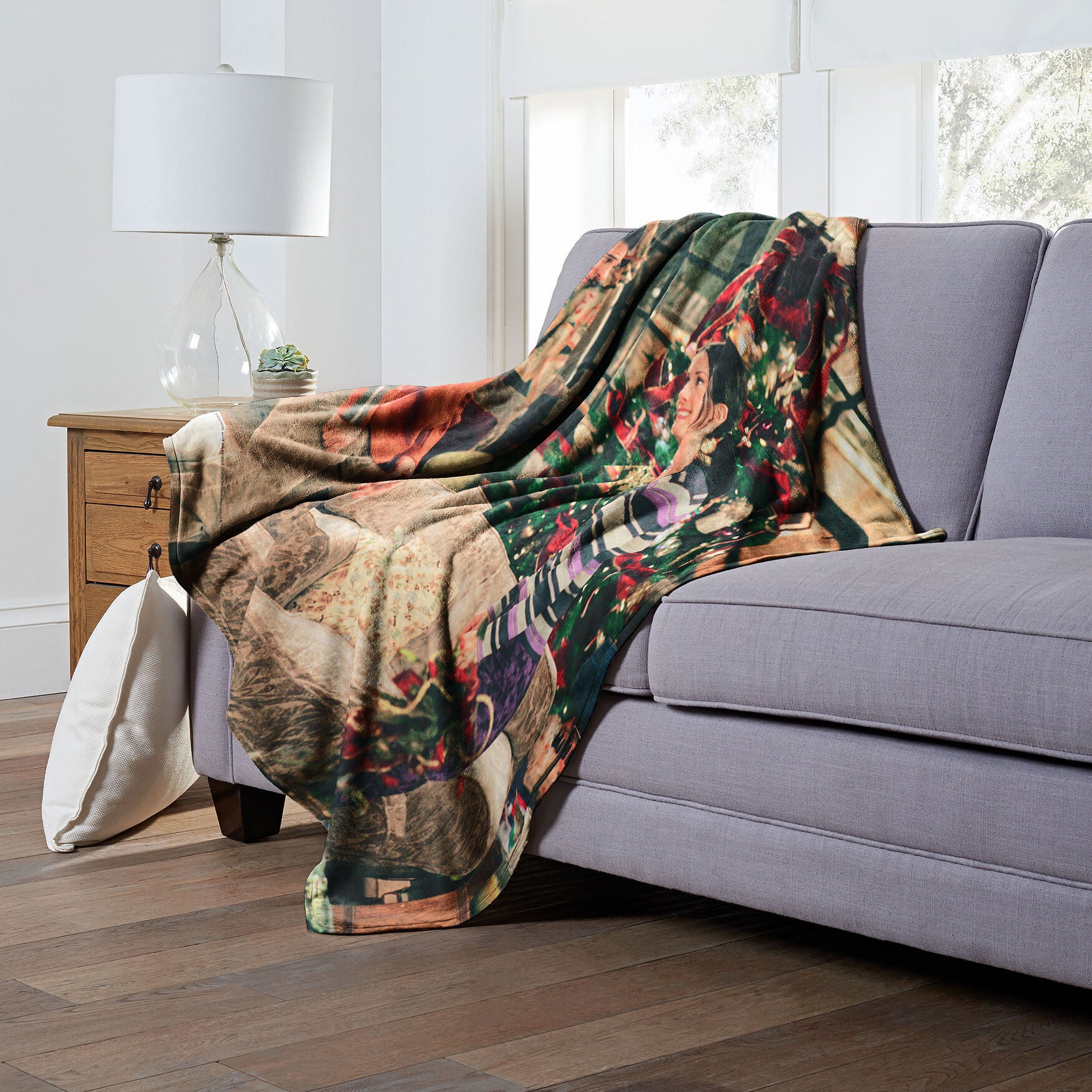 Wb Friends Christmas Siblings Silk Touch Throw, , alternate image number 3