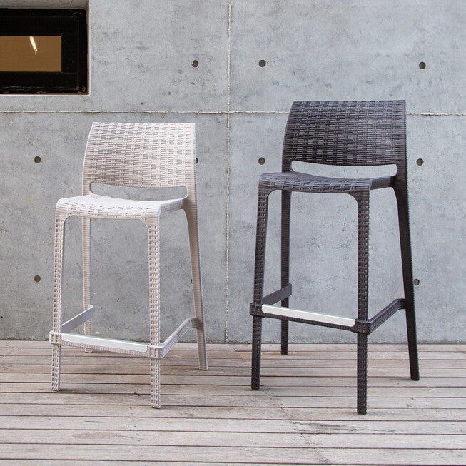 Outdoor counter stools in light and dark woven finishes