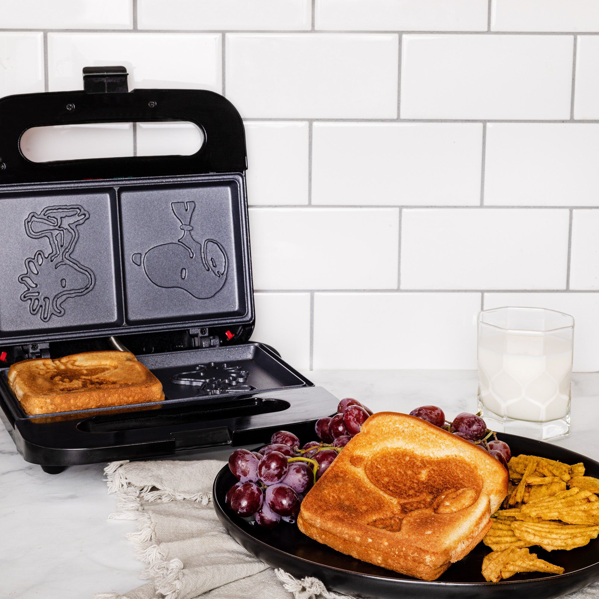 Peanuts Snoopy Sandwich Maker, RED, alternate image number 5