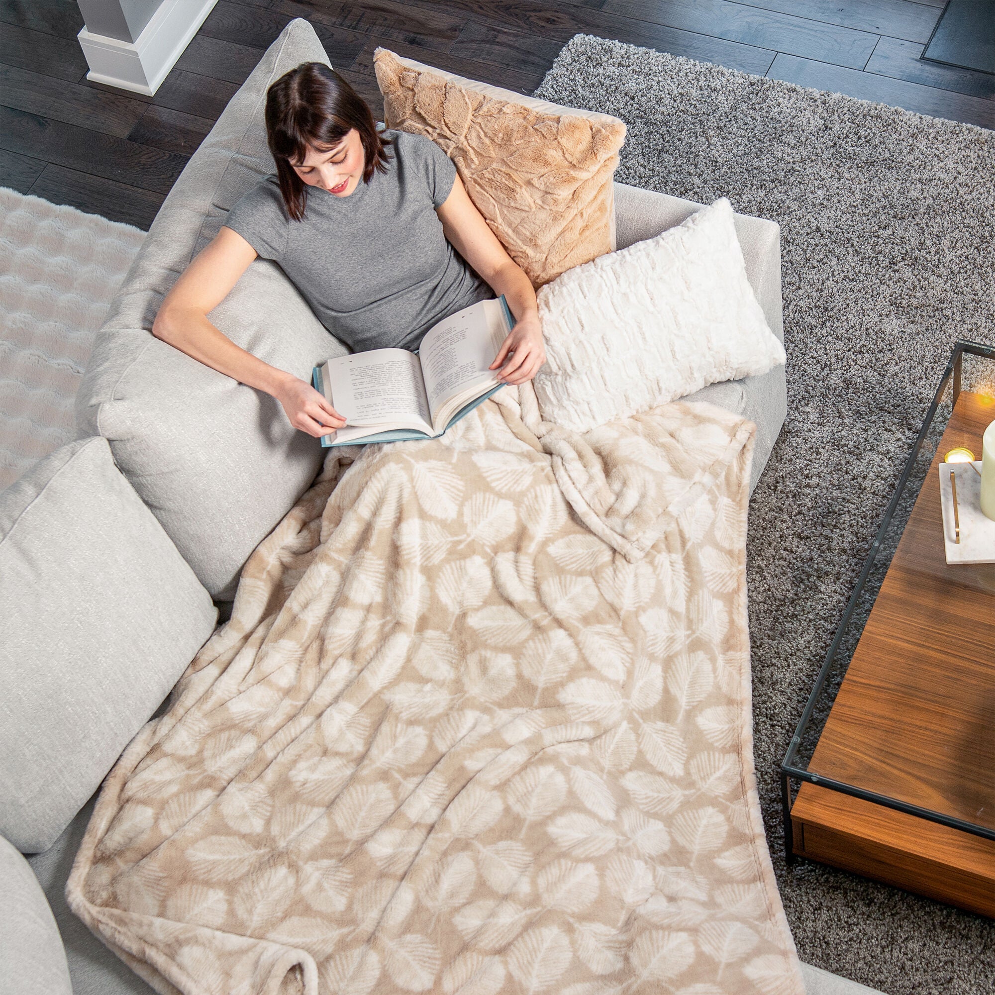 HGTV Super Luxe Faux Fur Throw Blanket Manchester Nomadic Desert 50 x 70 inches, BROWN, alternate image number 1