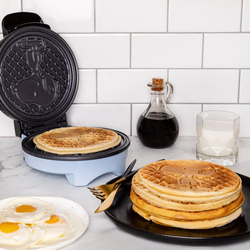 Peanuts Snoopy Waffle Maker, BLUE, alternate image number 4
