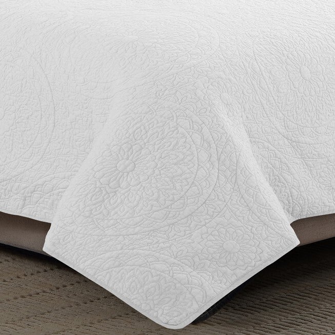 Estate Collection Marissa Medallion Quilt Set, , on-hover image number 1