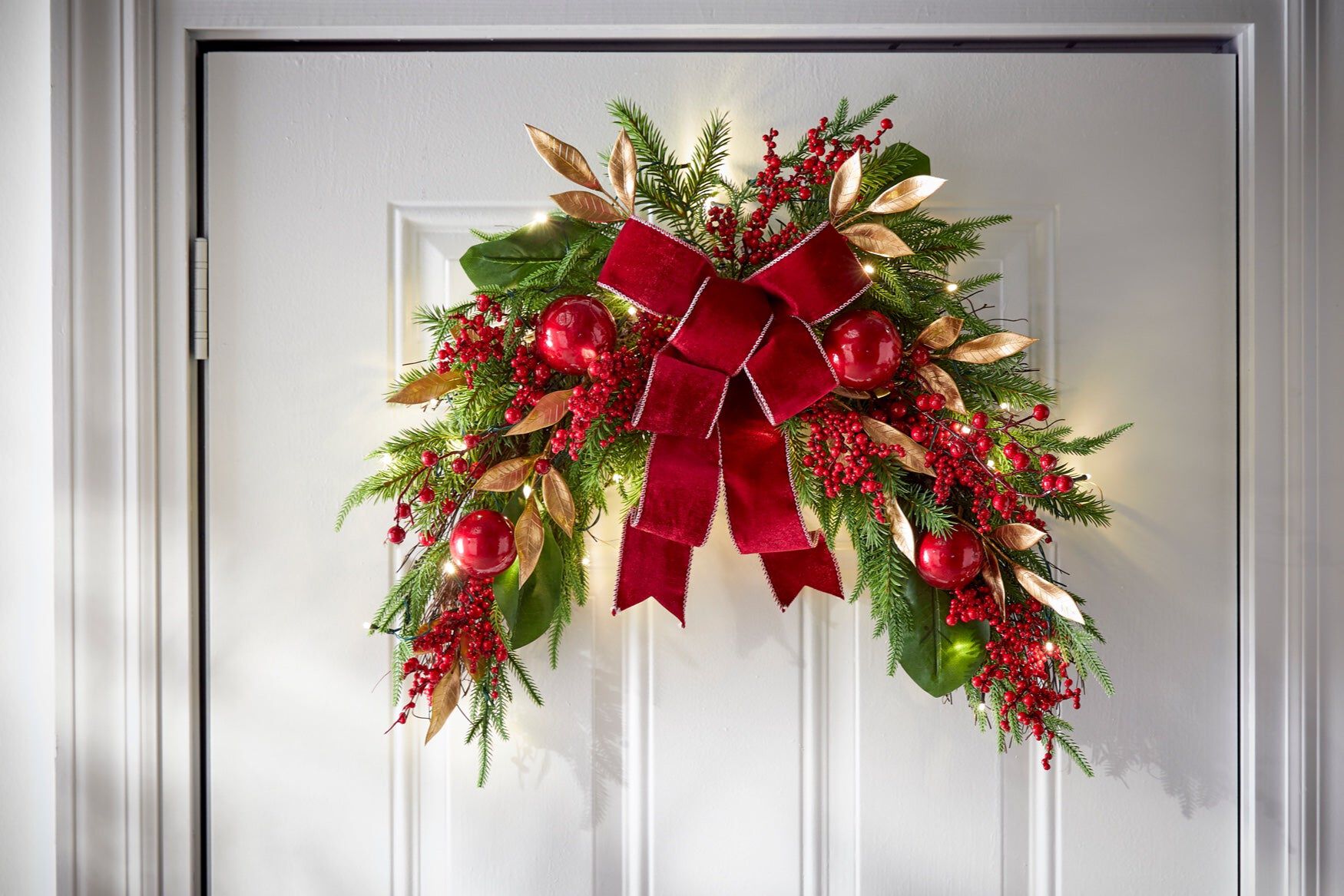 36" Pre-Lit Bordeaux Swag