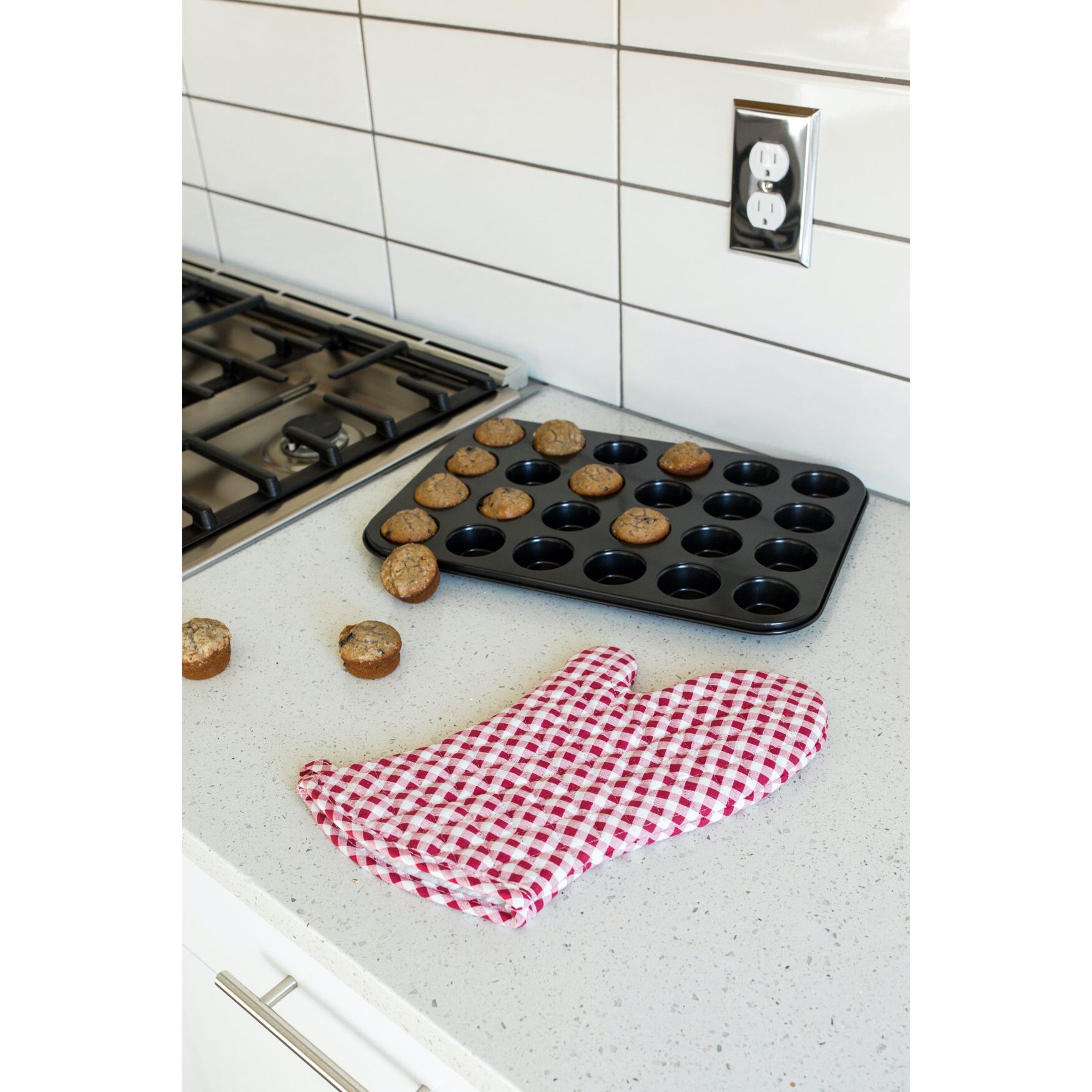 Gingham Mitt - Set of 2, RED, hi-res image number 0