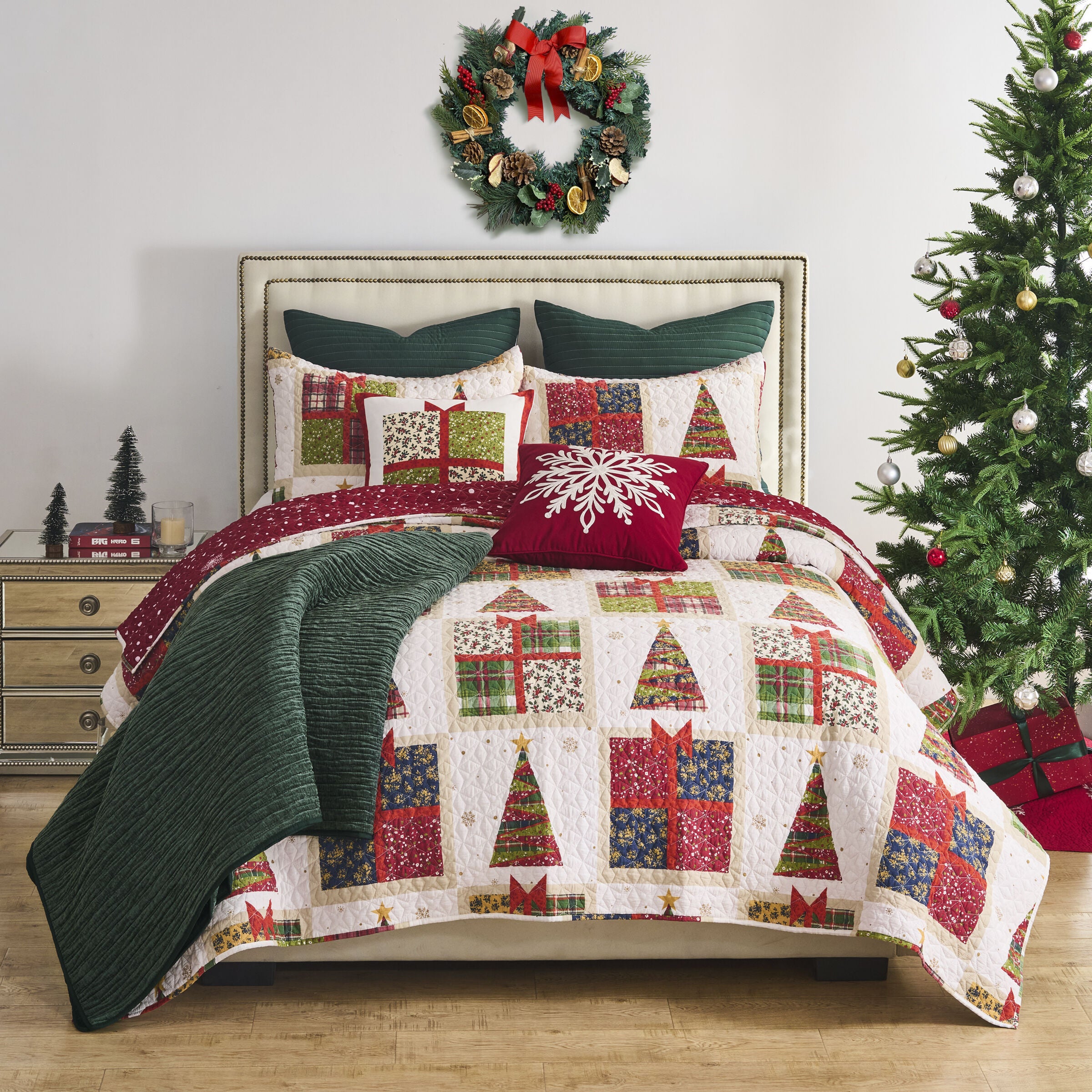 Deck the Halls Festive Holiday Patchwork Print Finely Stitched Quilt Set, RED, hi-res image number 0