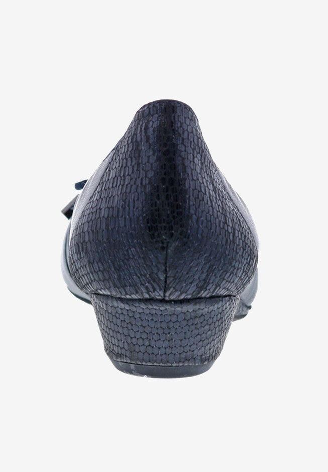 Tasha Flat, , on-hover image number 1