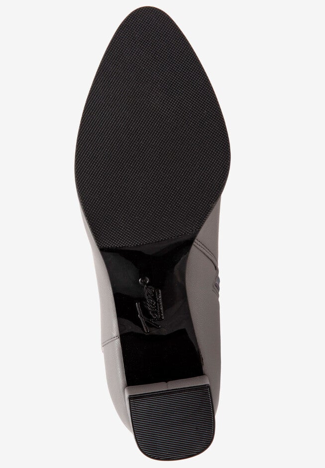 Kim Bootie , , alternate image number 2