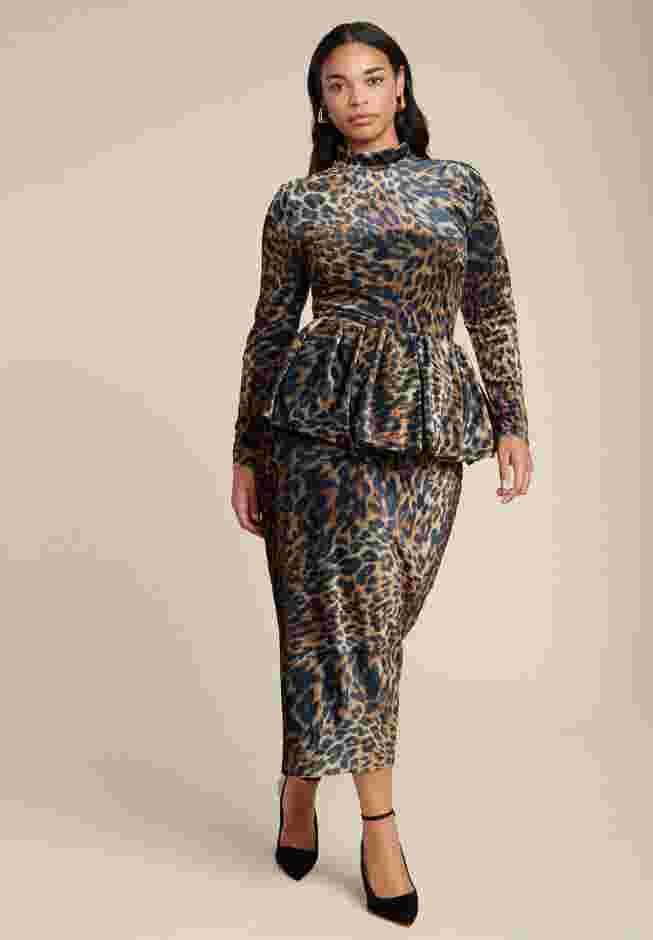 Leopard Velvet Turtleneck Top image number 3