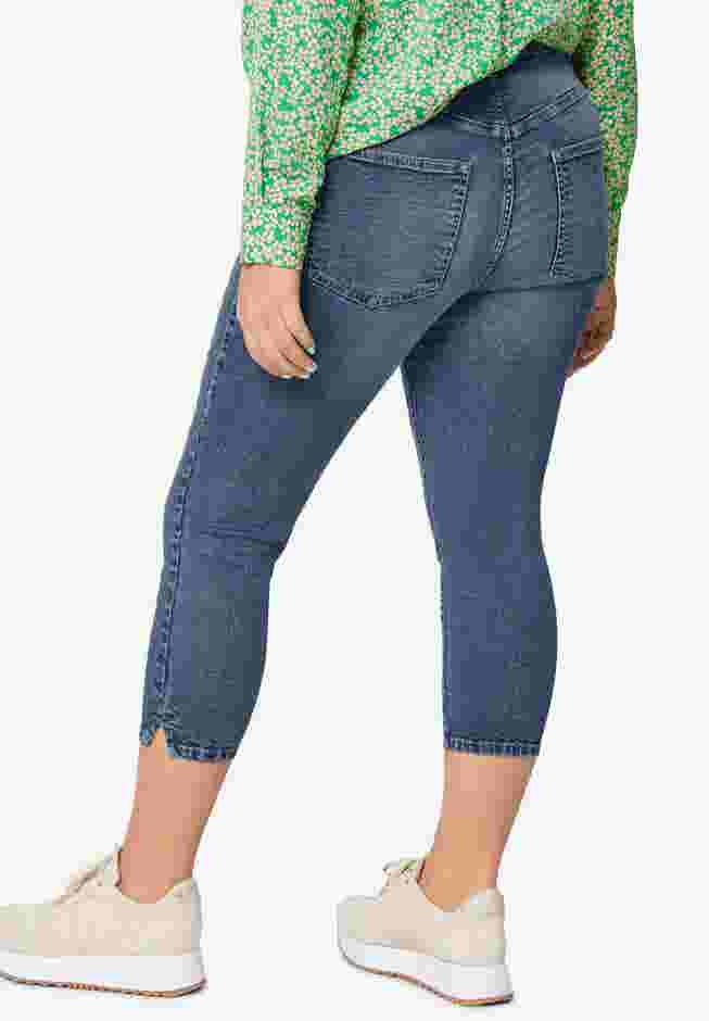 Slim 5-Pocket Denim Capri image number 2