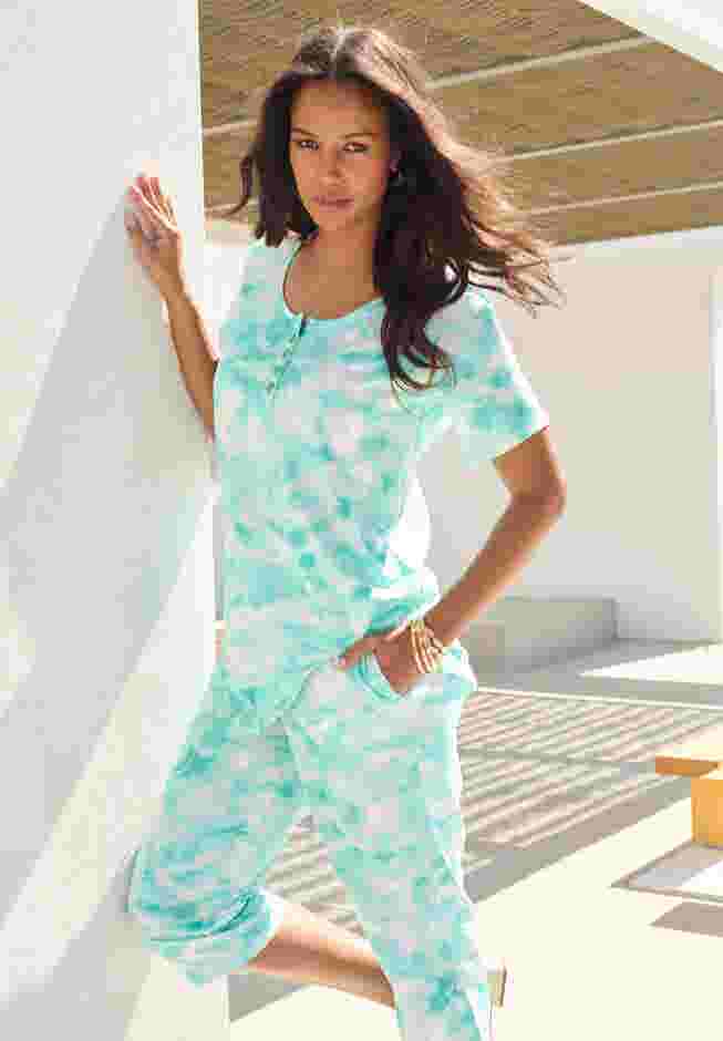 Printed Henley Capri Set image number 2