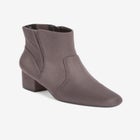 The Robin Bootie image number null
