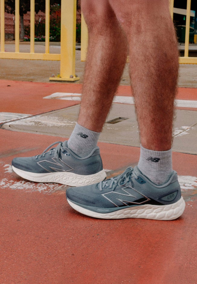 New Balance&reg; M680 V8 Shoe image number 6