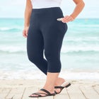 Side-Pocket Essential Capri Legging image number null