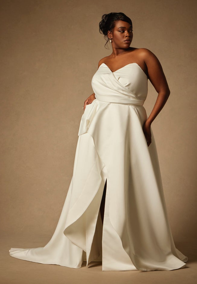 Bridal by ELOQUII Sculptural Gown With Removable Skirt image number null
