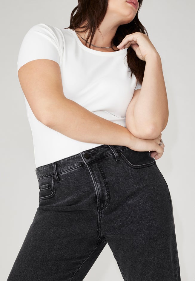 The Naomi Comfort Stretch Straight Leg Jean Crop image number 4