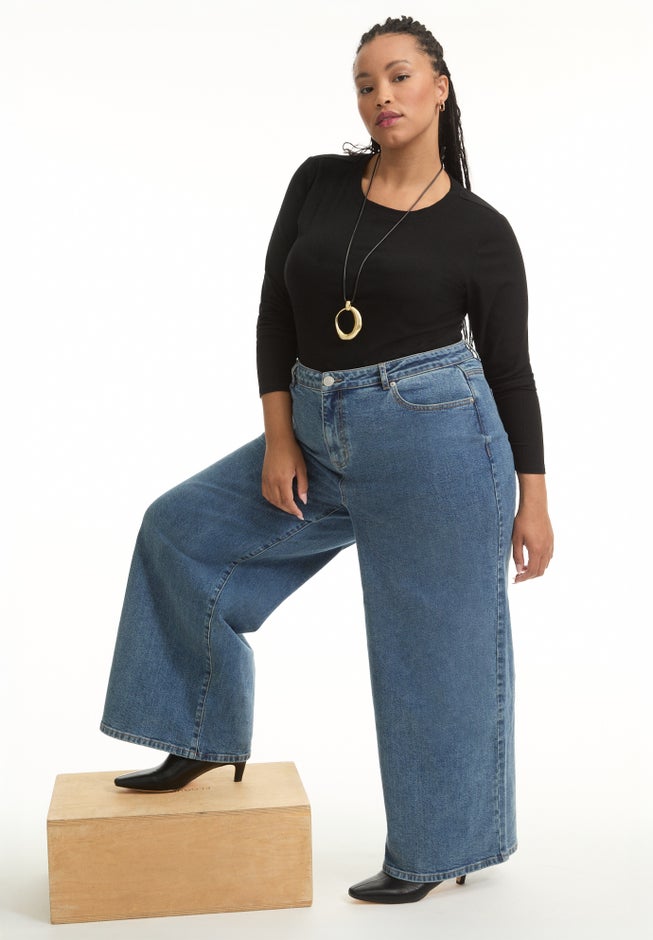 Curvie-Fit High-Rise Jeans image number null
