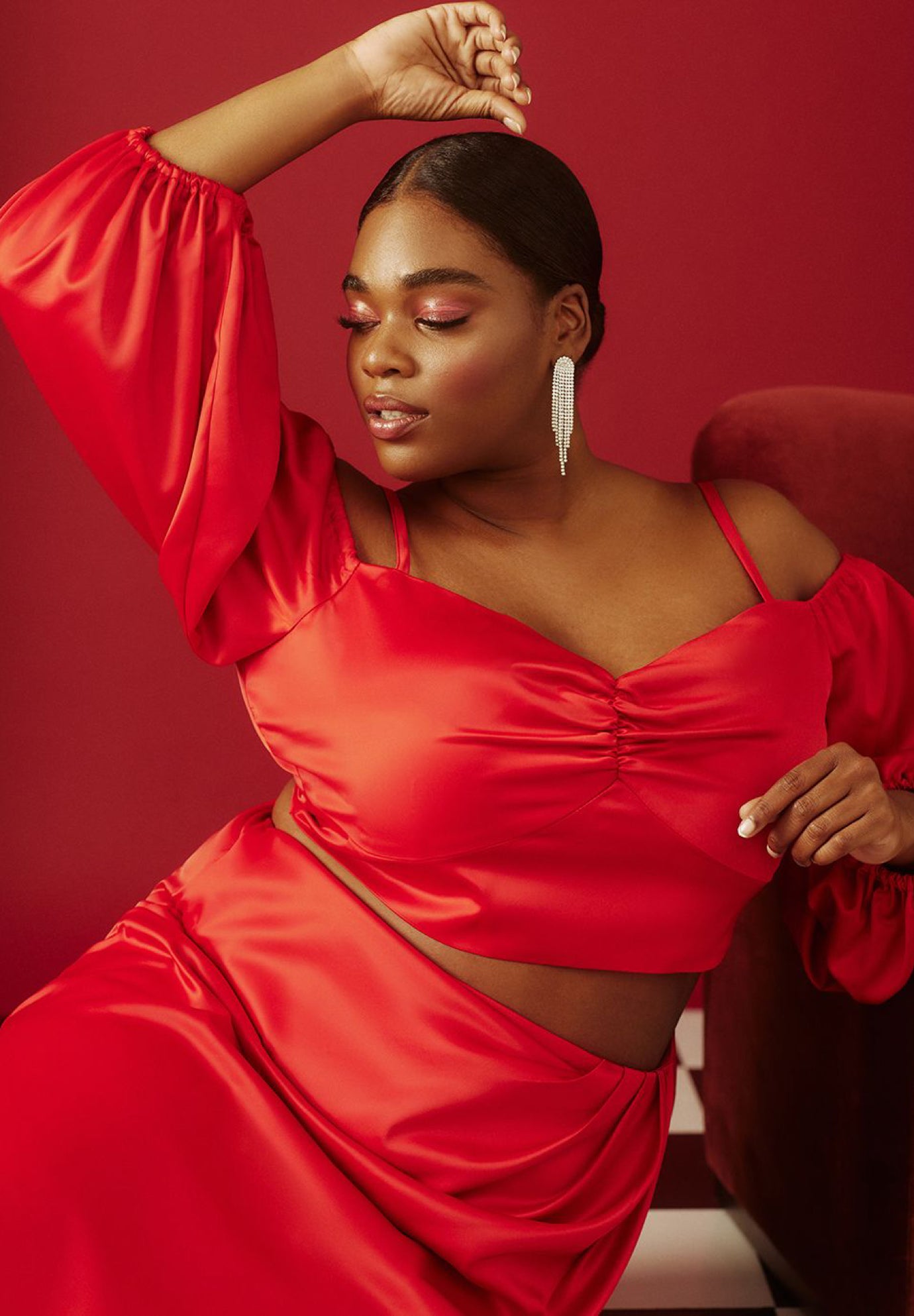 Sweetheart Neckline Cropped Satin Blouse image number 3