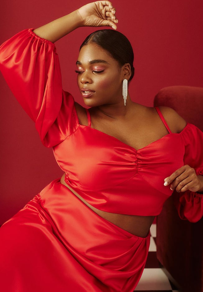 Sweetheart Neckline Cropped Satin Blouse image number 3