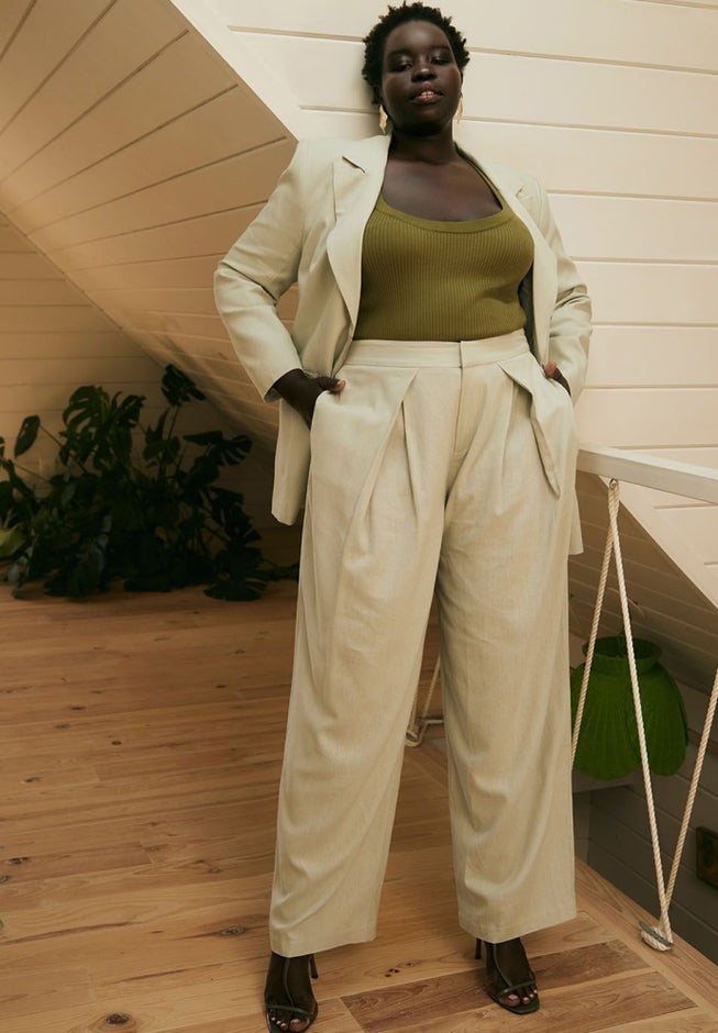 Pleated Linen Taper Leg Trouser image number 3