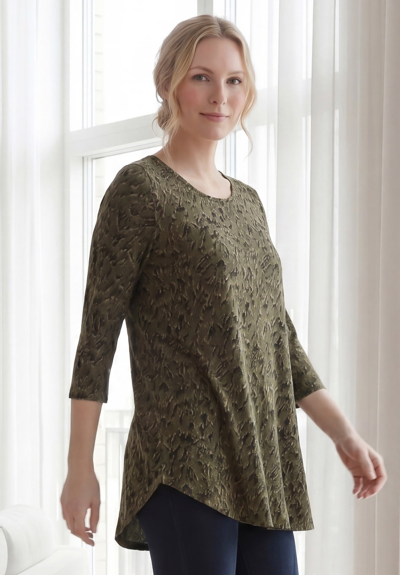 Stretch Jersey Knit Scoop Neck Three-Quarter Sleeve Curved Hem A-Line Tunic image number 0