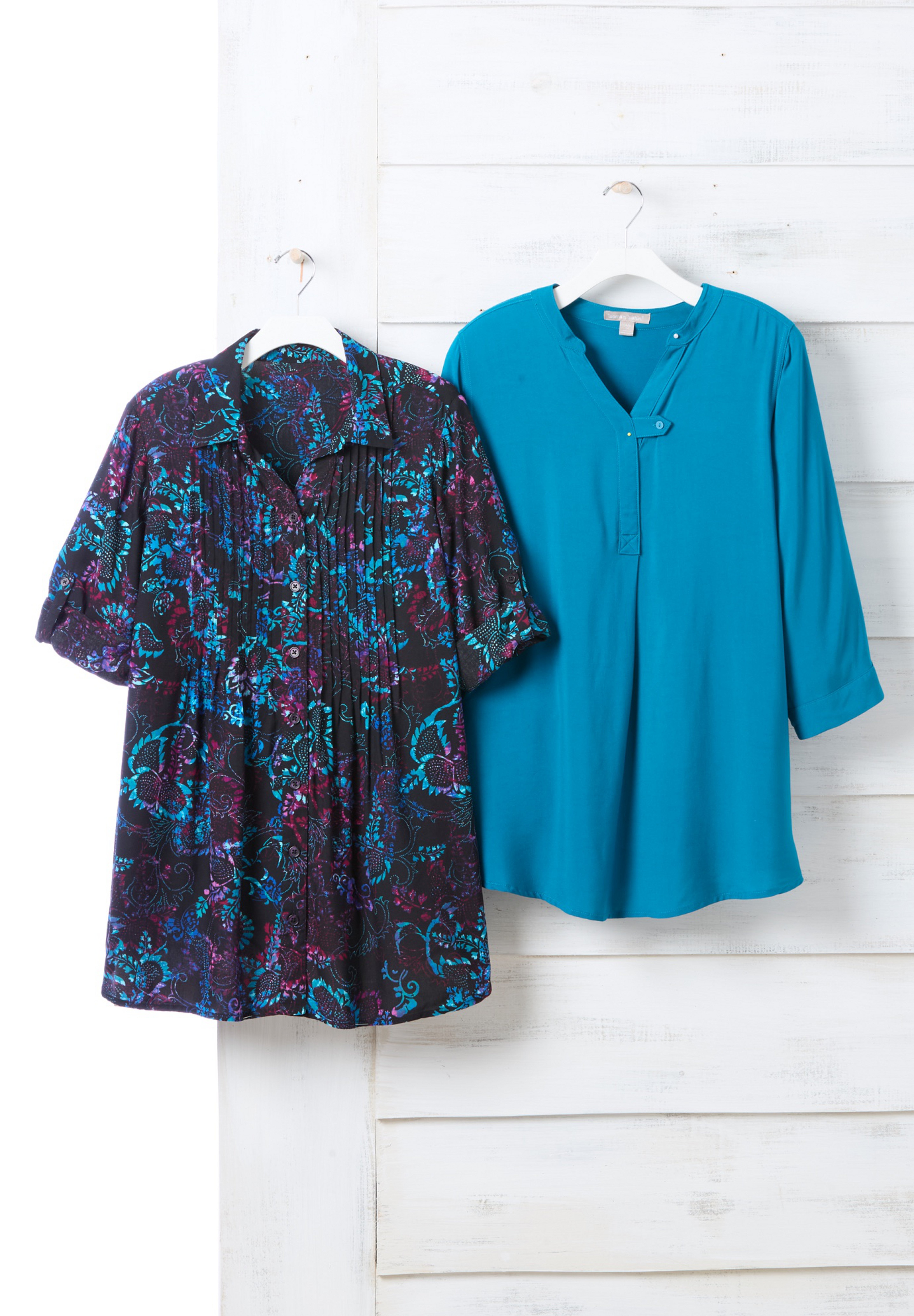 7-Day Three-Quarter Sleeve Tab-Front Tunic image number 3