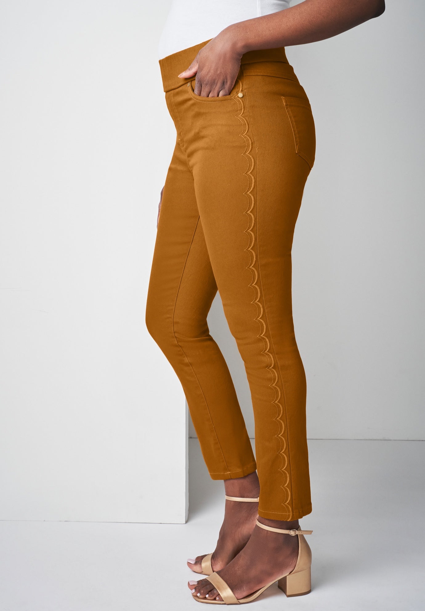 Comfort Waist Scalloped Ankle Jean image number 0