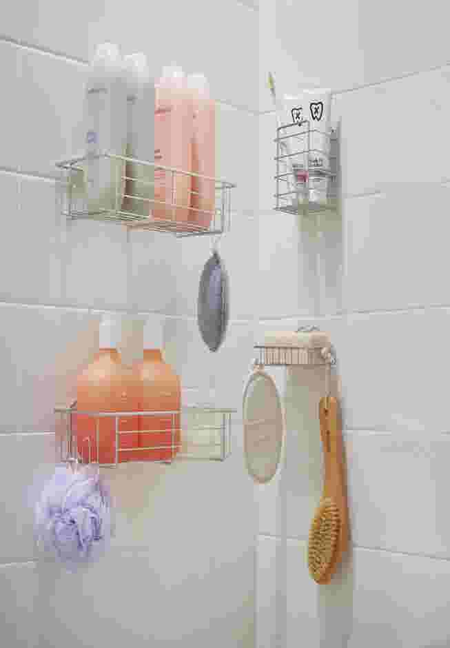 Scroll 4-PC Bathroom Organizer image number 0