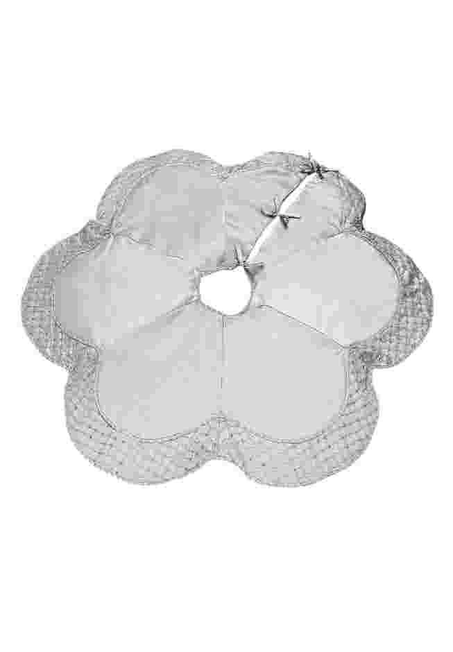 Scallop Edge Border Christmas Tree Skirt image number 0
