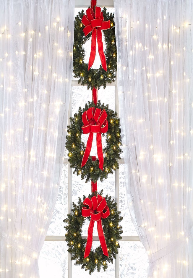 Set Of 3 Cordless Pre-Lit Mini Christmas Wreaths image number 1