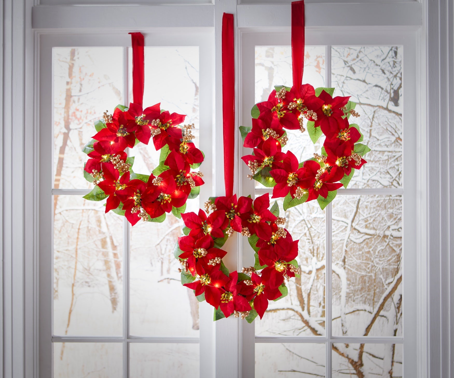 Set Of 3 Cordless Pre-Lit Mini Christmas Wreaths image number 0