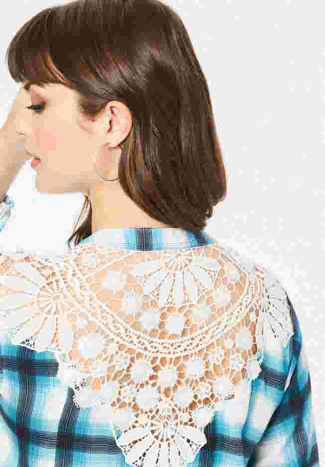 Lace-Back Plaid Big Shirt image number 3
