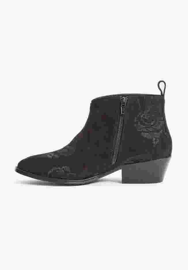 The Gwyneth Bootie image number 3