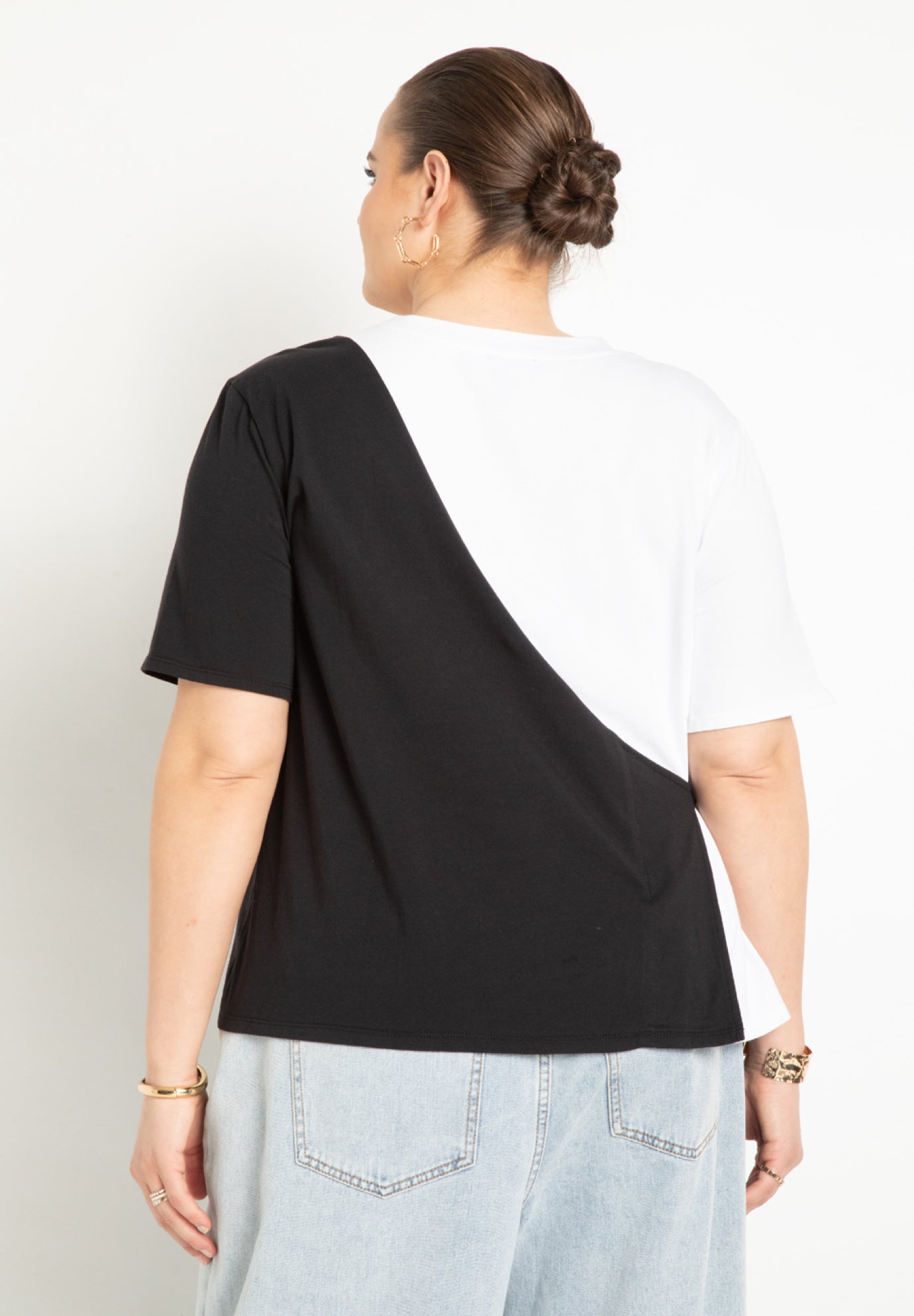 Colorblocked Tee With Stepped Hem image number 1