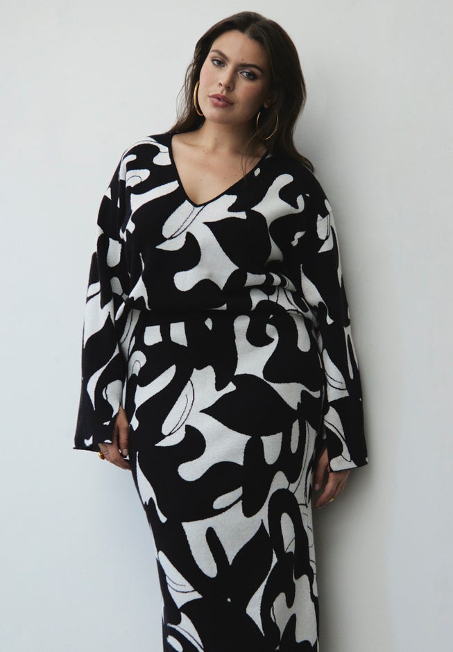 V-Neck Intarsia Sweater image number 0