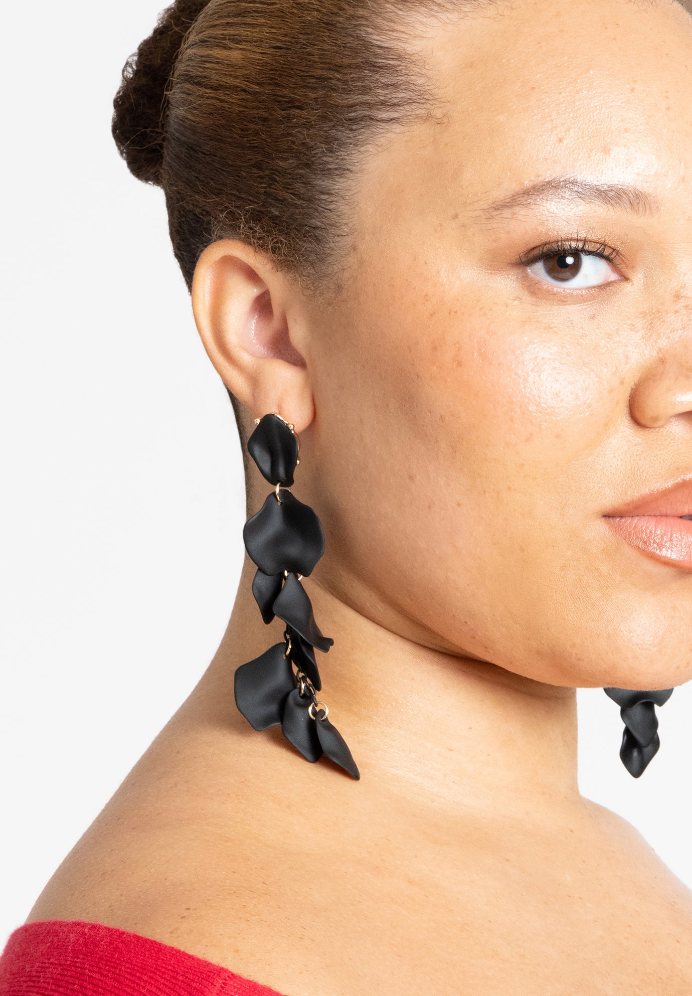 Linear Petal Earrings image number 0
