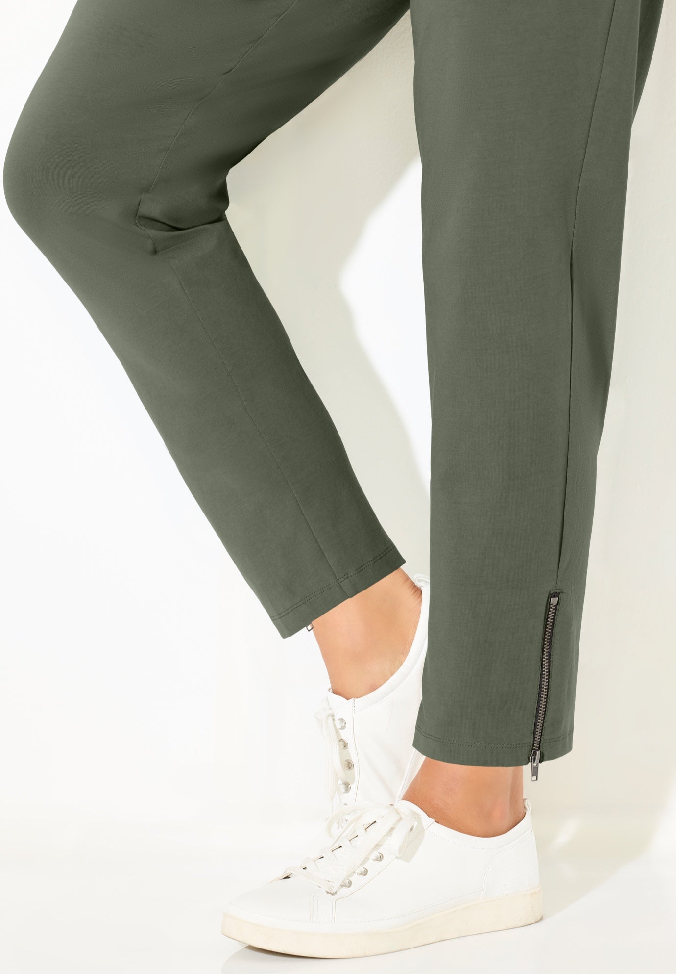 Suprema&reg; Studio Slim Leg Zip Pant image number 3
