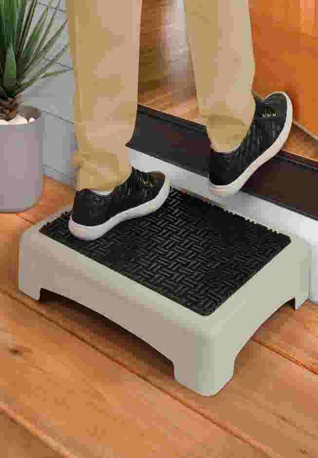 440 lbs. Weight Capacity Non-Slip Outdoor Step image number 0