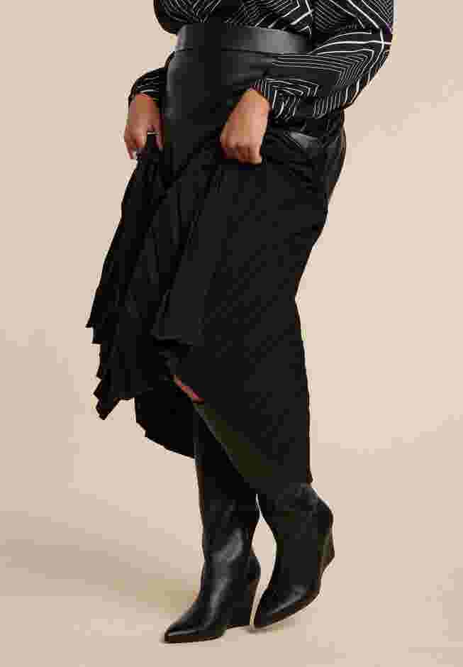 Pointed Toe Wedge Heel image number 1