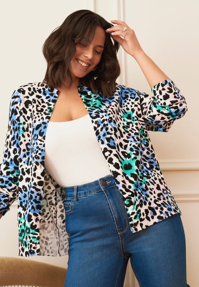 Signature Fine Gauge Cardigan image number 3