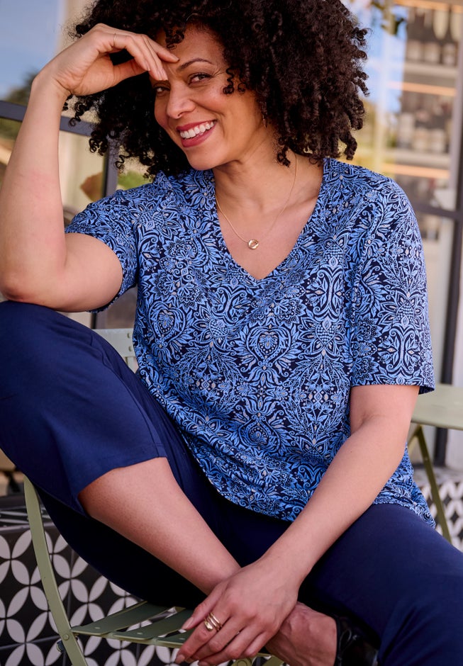 Suprema&reg; Short Sleeve V-Neck Tee image number 2