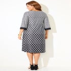 Contrast Border Notch Shift Dress image number null