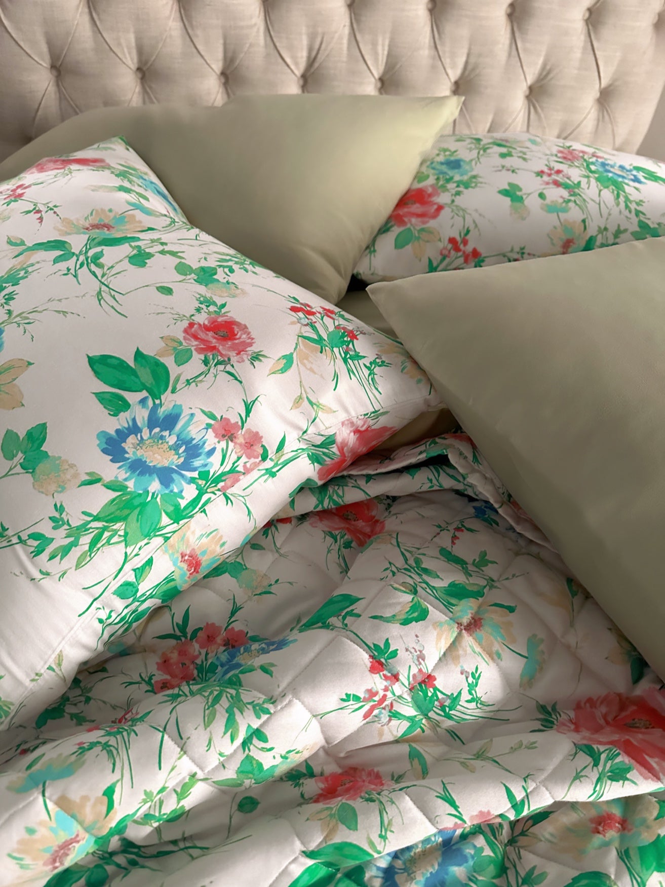 Rose Floral Quilt Set image number 2