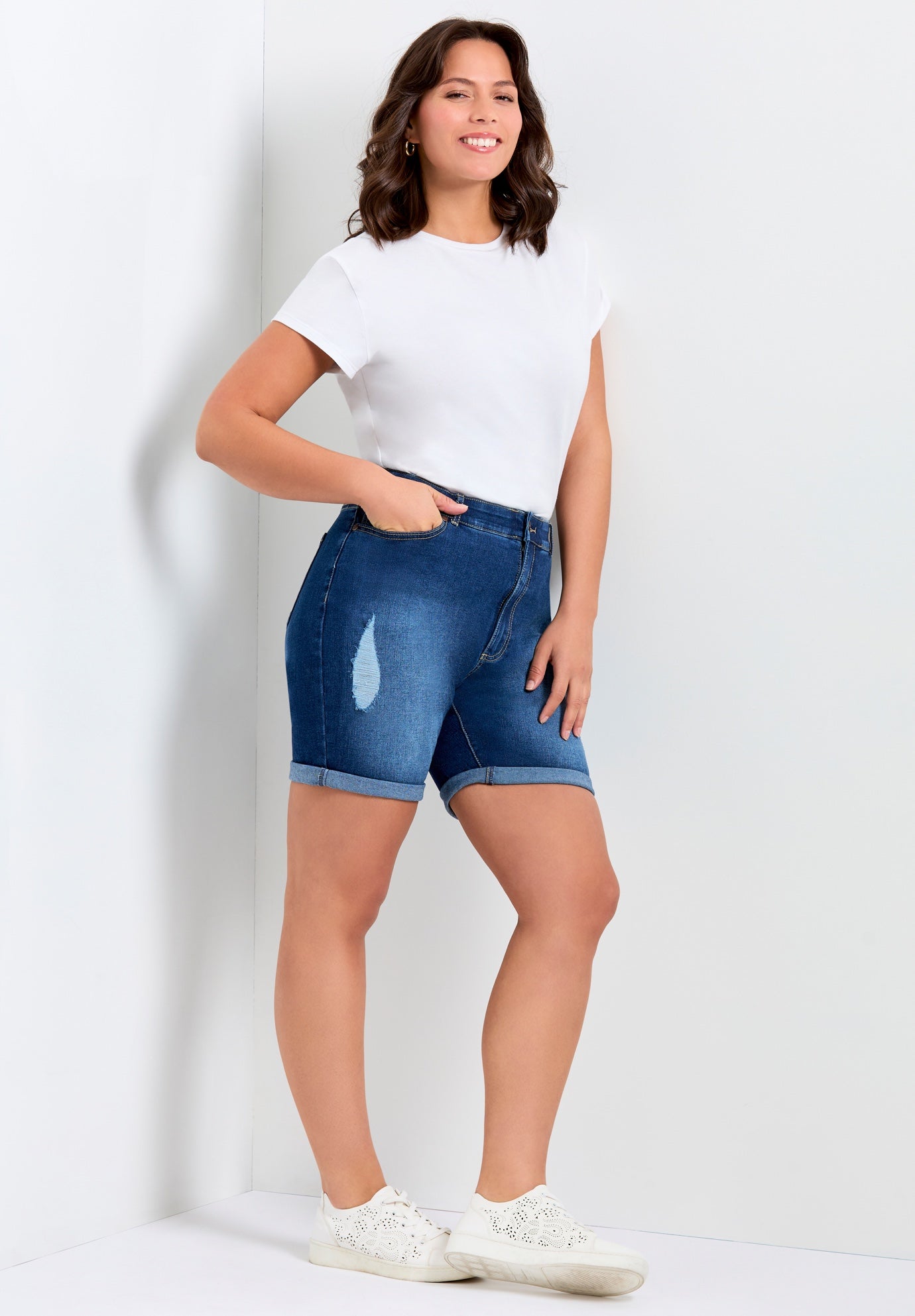 Giana Ripped Short image number 2