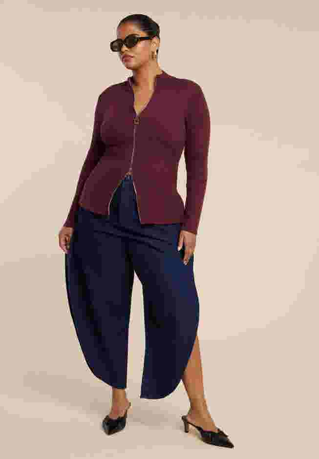 Petal Shape Open Side Jean image number 1