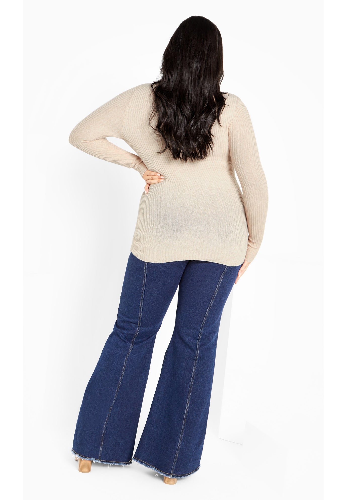 Sina Sweater image number 3